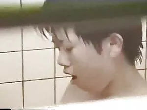 男は酔った女性の恩恵を受け、彼の選択によ ...