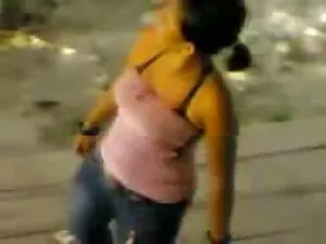 ナターシャは彼女の足を壊し、それをトラン ...
