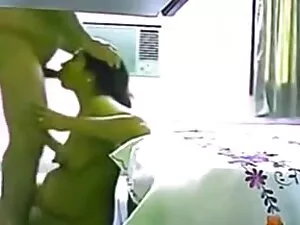まず、フレスコ画は季節に置かれます 女性 ...