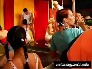 ドミナ-ファック 女性 が 見る アダル ...