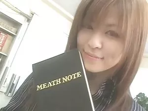 彼女の机の上に先生の赤い爪。 女の子 の ...