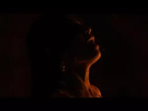 子供は睡眠中に足を開くことを恥ずかしがり ...