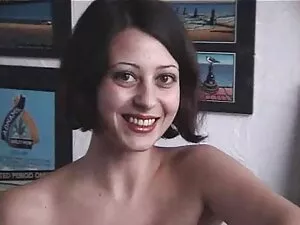 穏やかな乳首はオイルで体を愛撫する 女の ...