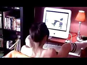 クリーニングと設置 女性 が 見る アダ ...