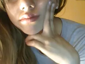 ブルネットはお互いを蹴る。 女子 用 ア ...