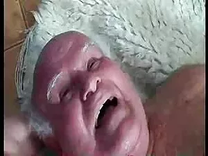 ダーシャは目を覚まし、彼女をお尻に入れた ...