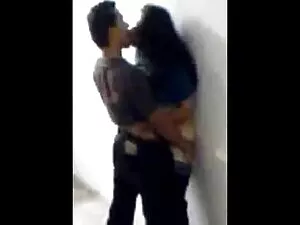 彼女は彼女の腐敗した母親と性交するために ...