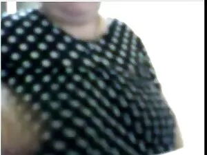 彼らは女の子をオンにしたい三人の若い男性 ...