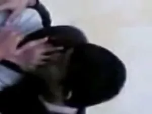 すべての穴は犯され、満足している 女性  ...